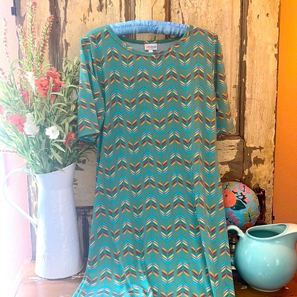 Lularoe Julia - Picture 1 of 3